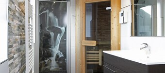 Villa Paradiso, outdoor whirlpool and sauna for exclusive use, 100m to the lake