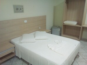 Fer et planche à repasser, Wi-Fi gratuit, draps fournis