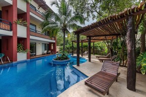 Outdoor pool, pool umbrellas, pool loungers - Paramar by Tulumeando (Tulum)