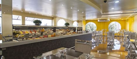 Petit déjeuner buffet compris tous les jours