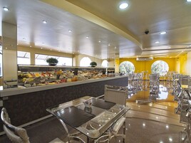 Café da manhã com buffet grátis todos os dias