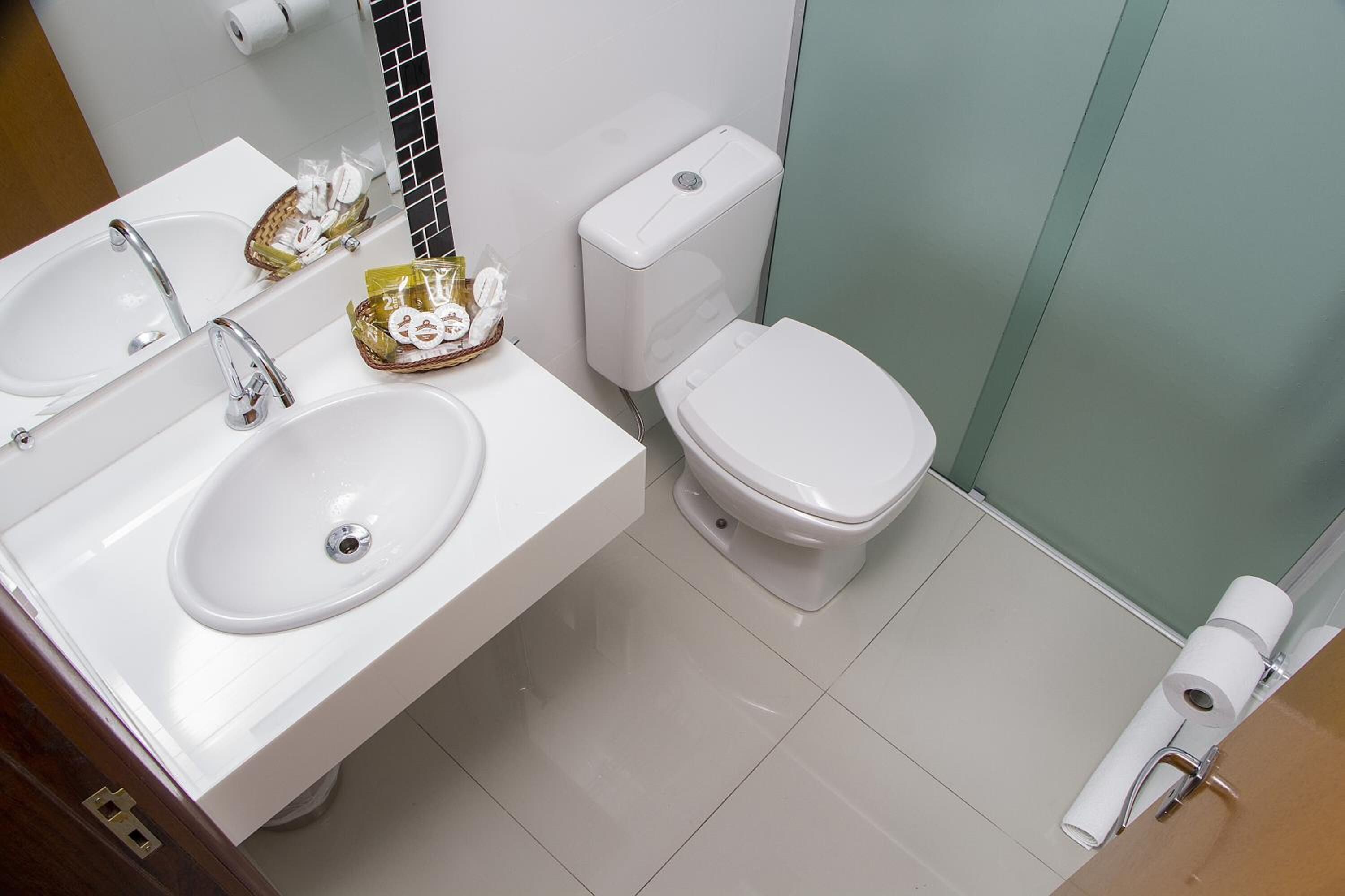 single room, non smoking | bathroom | shower, free toiletries, hair dryer, towels