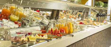 含每日吃到飽早餐