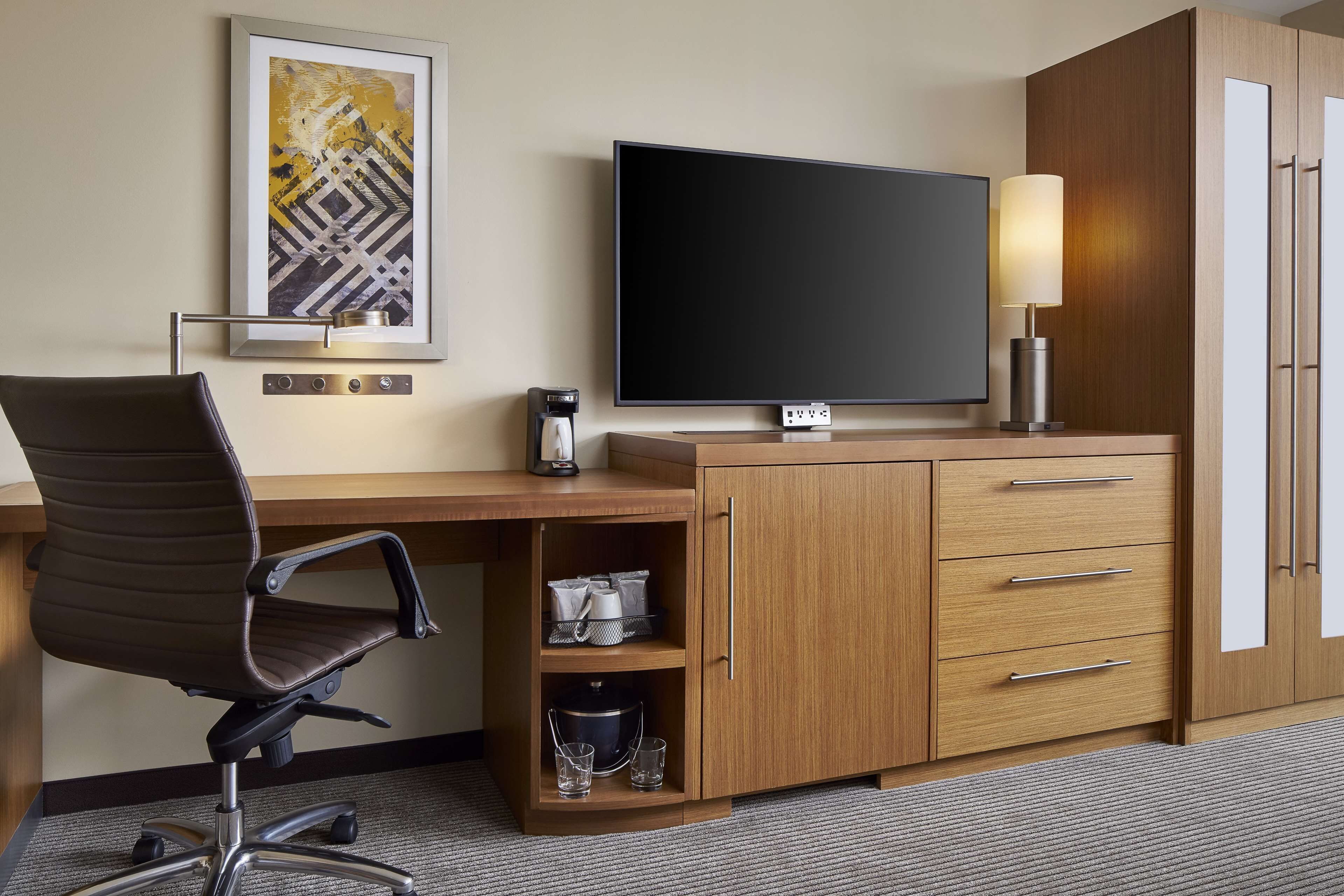 1 bedroom, in-room safe, desk, laptop workspace