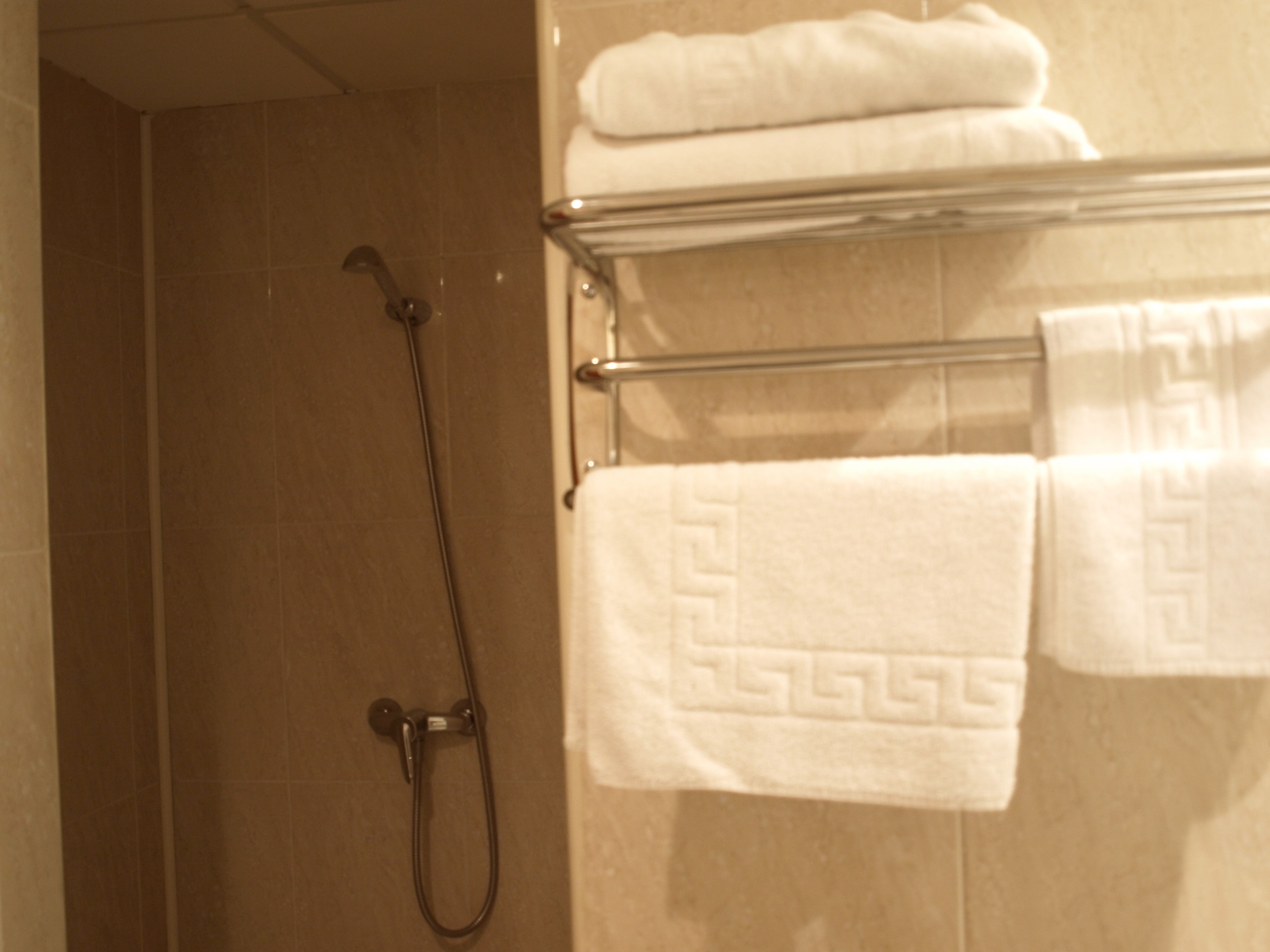 Dutxa, articles de tocador gratuïts, assecador de cabells i bidet 
