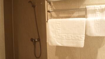 Dutxa, articles de tocador gratuïts, assecador de cabells i bidet