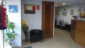 Meja sambut tetamu
