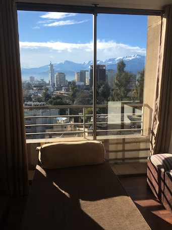 Loft | 1 bedroom, blackout drapes, iron/ironing board, free WiFi