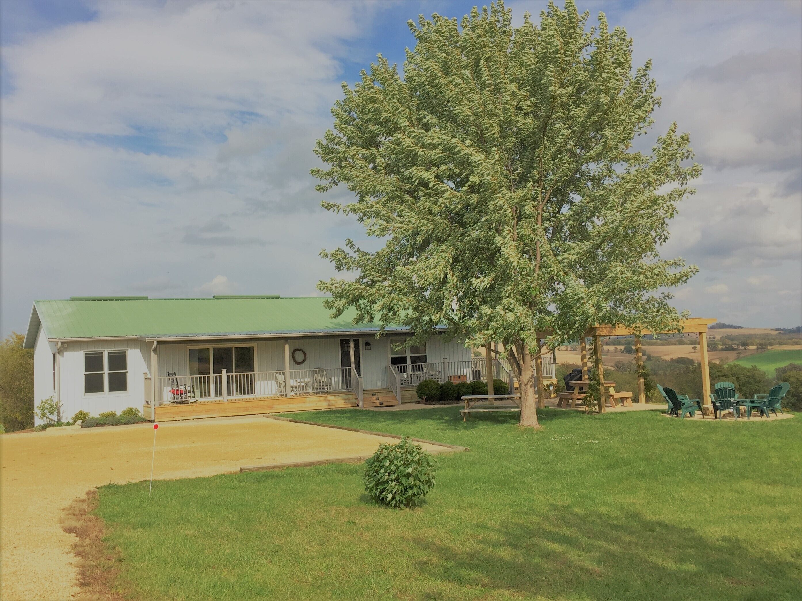 Minutes to Galena.  Bird Cottage @ Sorriso Vineyard Galena Illinois