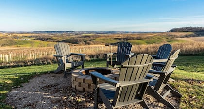 Minutes to Galena. Bird Cottage @ Sorriso Vineyard Galena Illinois