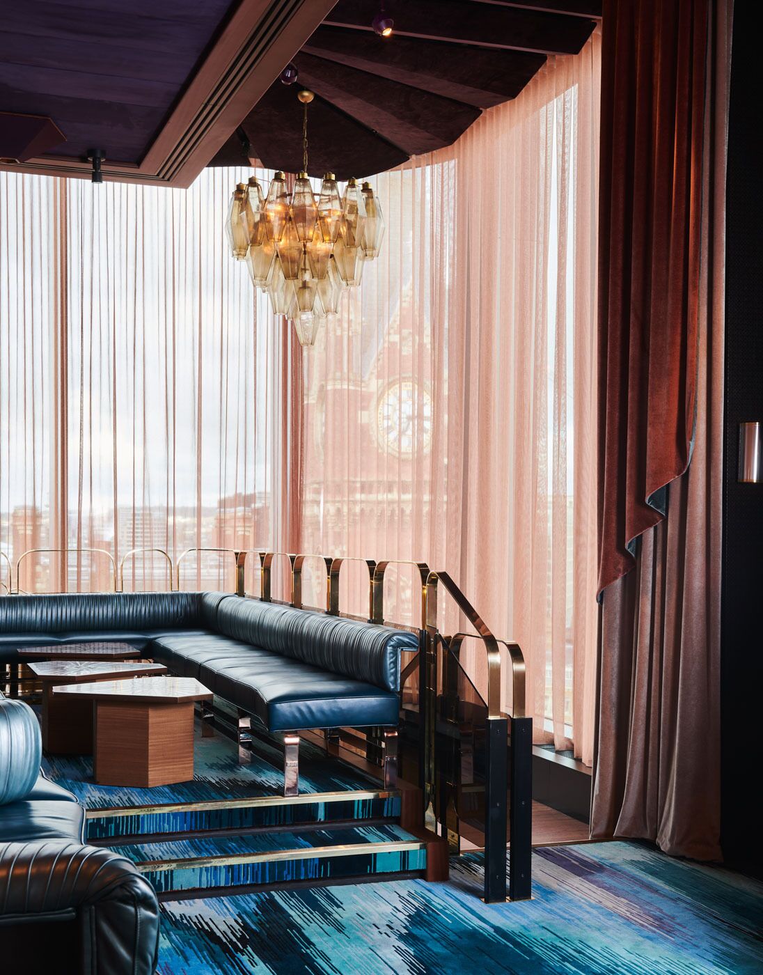 5 bars/lounges, rooftop bar