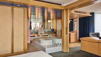 Suite (Spot) | Premium bedding, minibar, in-room safe, desk