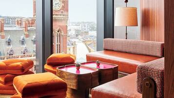 5 bars/lounges, rooftop bar