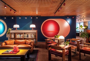5 bars/lounges, rooftop bar