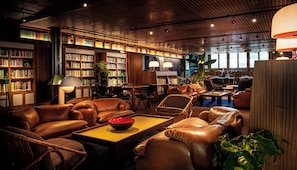 5 bars/lounges, rooftop bar