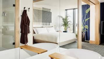 Regadera, amenidades de baño gratuitas, secadora de cabello, batas