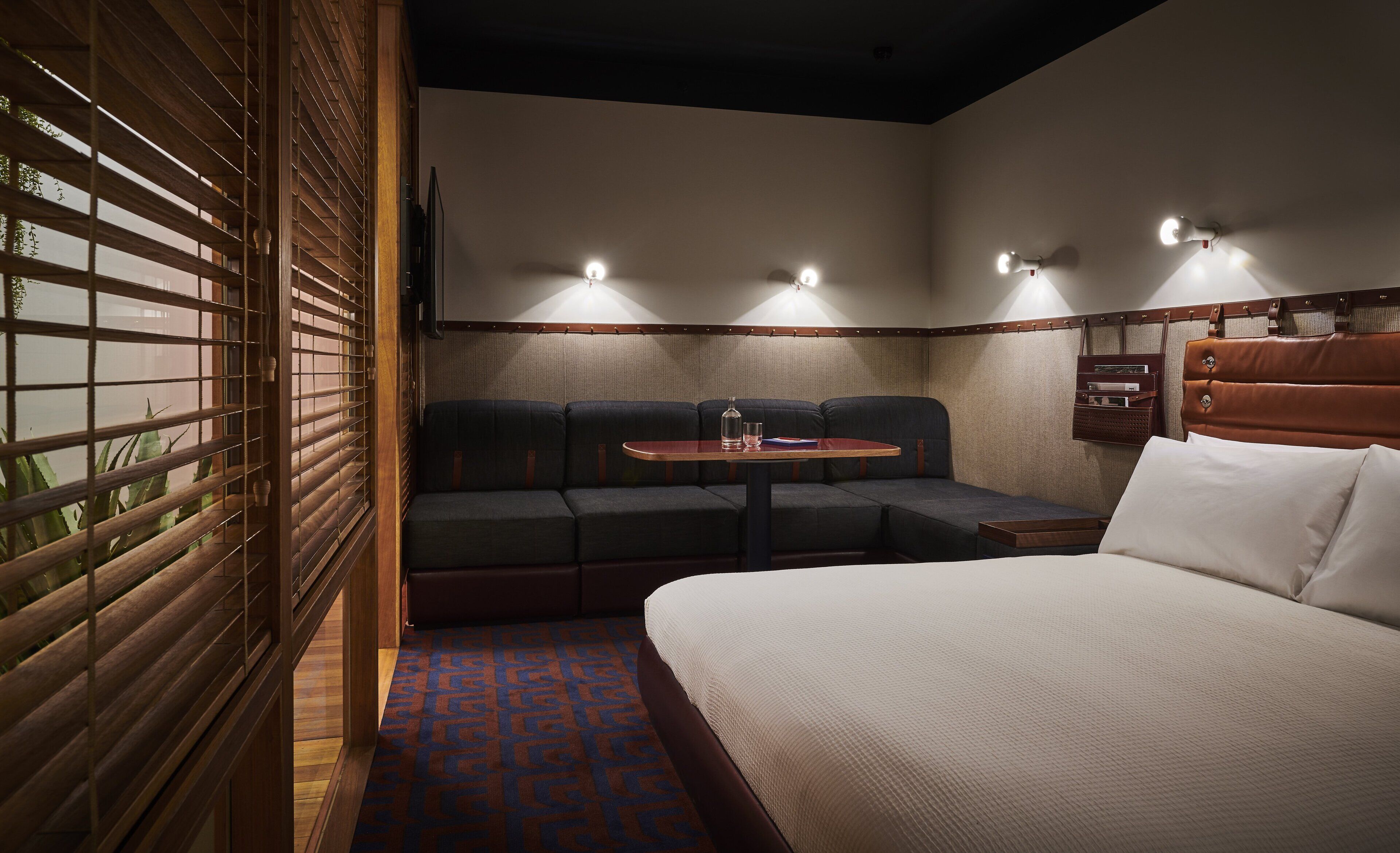 Luxe beddengoed, een minibar, een kluis op de kamer, een bureau
