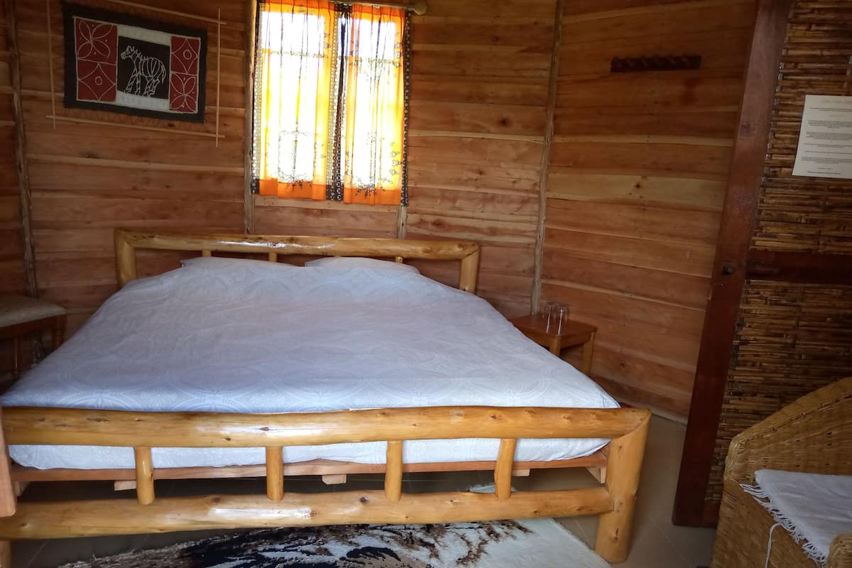 Escritorio, wifi gratis y ropa de cama