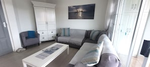 Smart TV - Modern complex on Ballito promenade (Ballito)