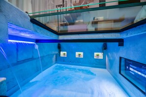 Suite, Hot Tub (Private Pool) | Hypo-allergenic bedding, minibar, in-room safe, individually decorated