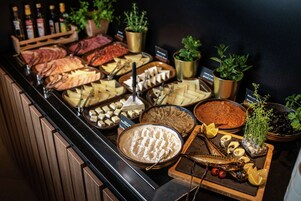 Desayuno buffet todos los días (con cargo)