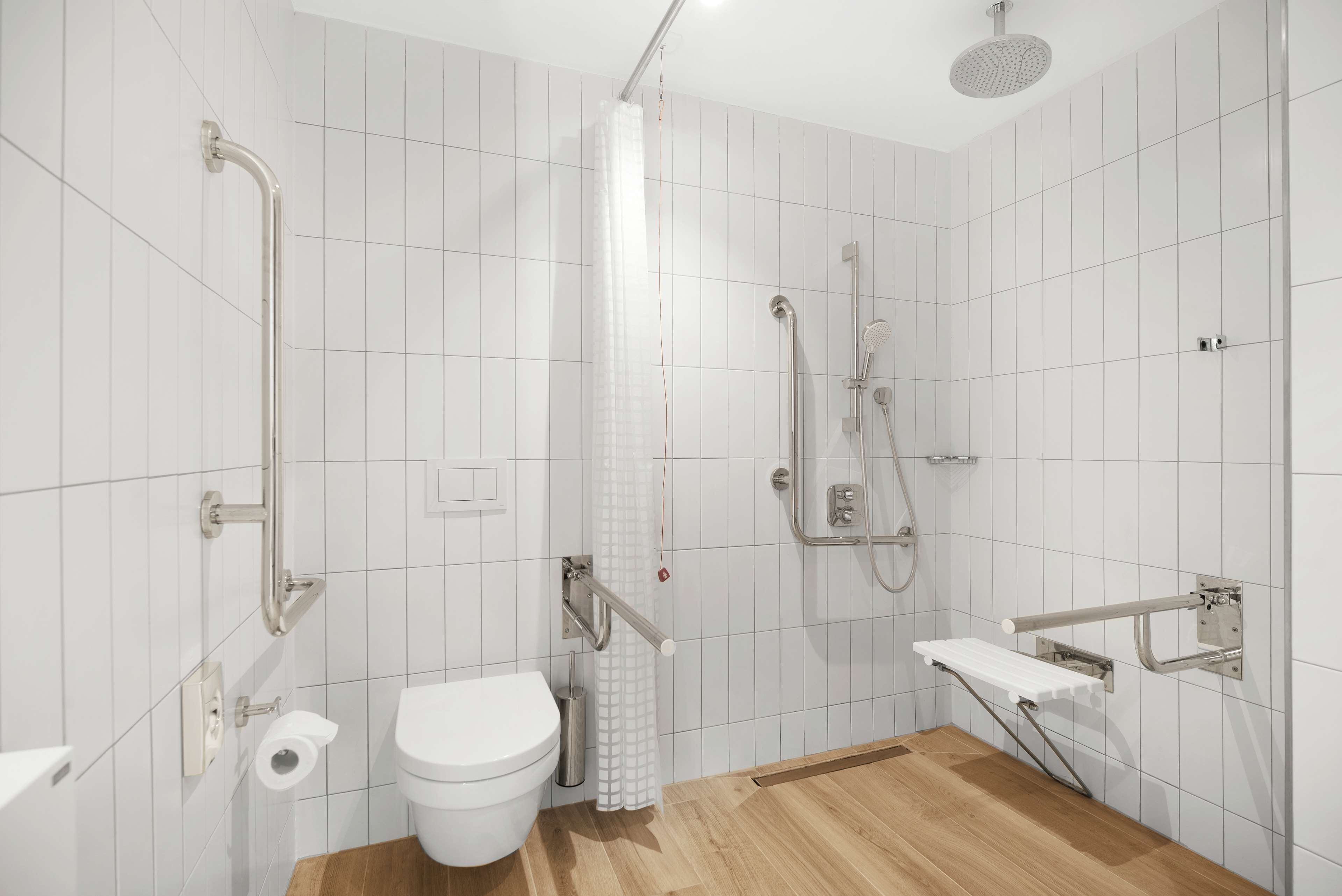 room, 1 king bed, accessible | bathroom shower