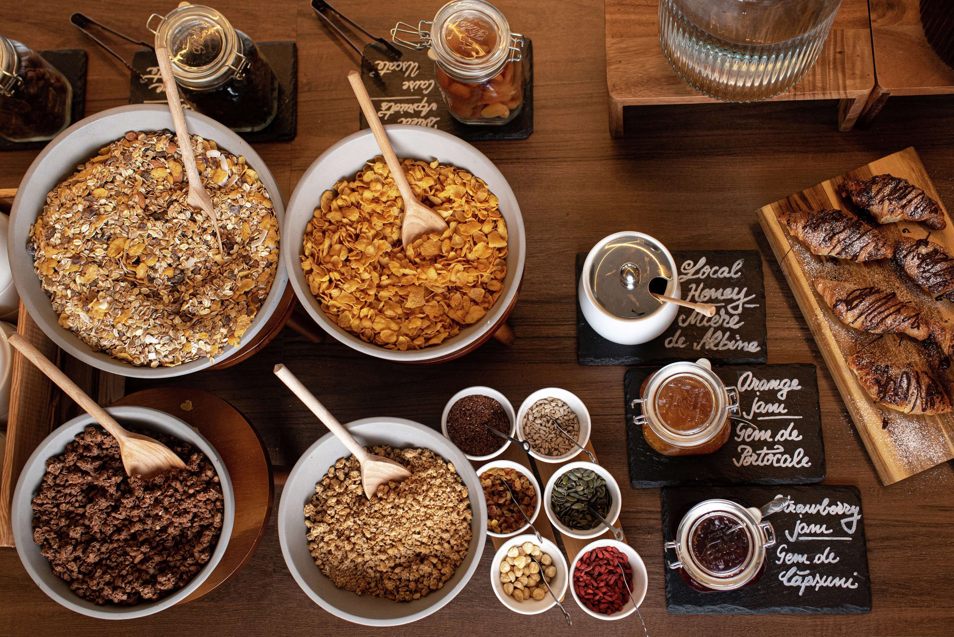 daily buffet breakfast (ron 109 per person)