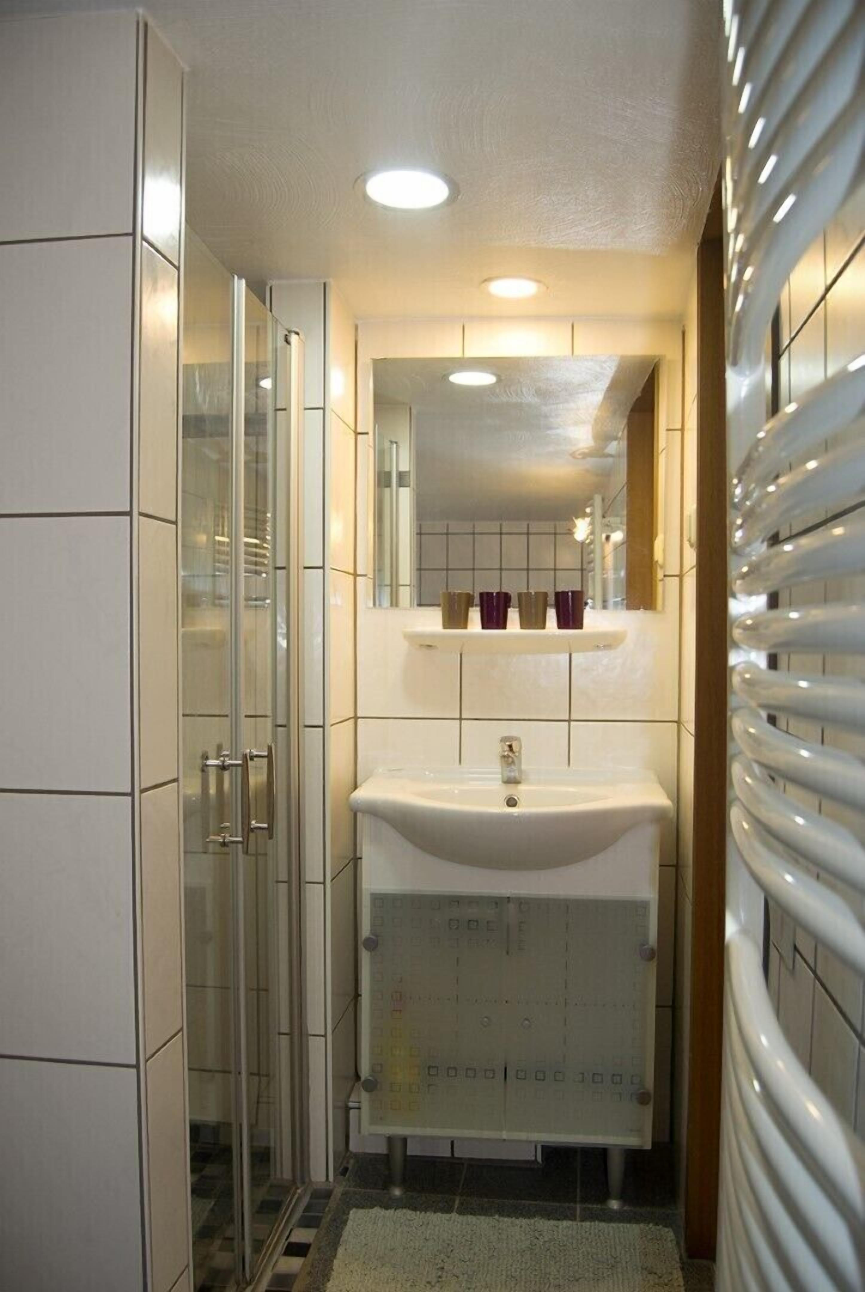 Cottage, fishing hut II