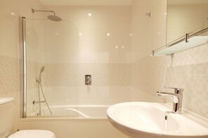 Hårføner og håndklær