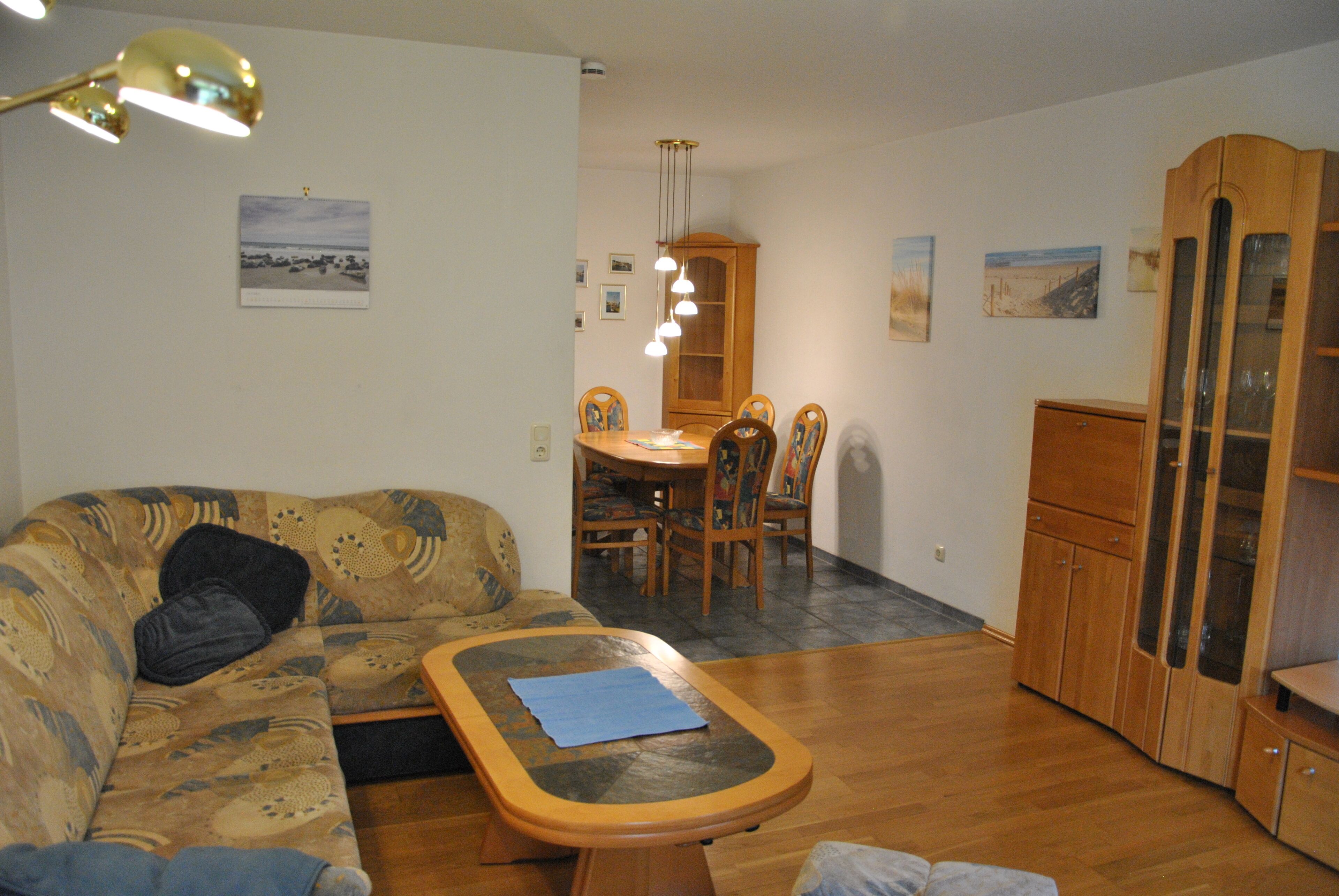 Terraced house, quiet, central, family friendly, free wifi and SKY sports