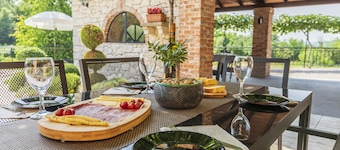 Beautiful villa with swimming pool, grill, free WiFi, washing machine