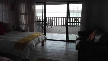 Family Room, Lake View | Premium bedding, free WiFi, bed sheets