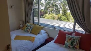 Chambre Familiale, vue lac | Literie de qualité supérieure, Wi-Fi gratuit, draps fournis