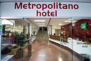 Property entrance - Hotel Metropolitano (Coronel Fabriciano)