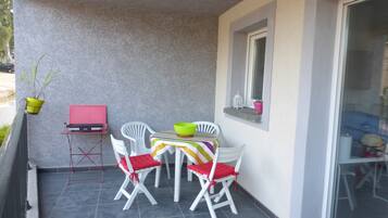 تناول الطعام بالخارج