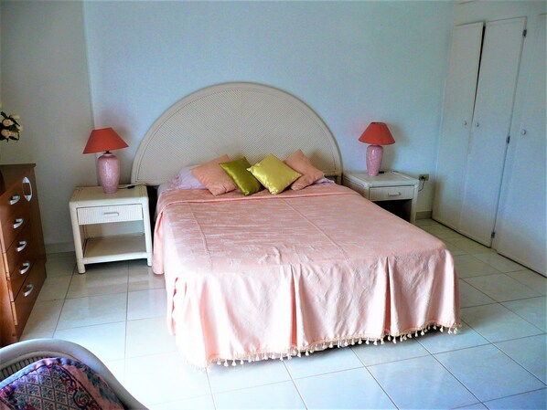 Studio, 1 Queen Bed, Smoking, Garden View | Premium bedding, blackout drapes, iron/ironing board, free WiFi