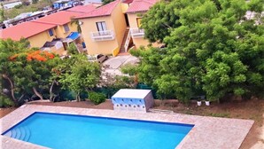 Pool - Myriam and Frank Residence (Lowlands)