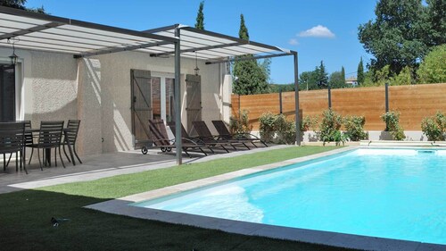 air-conditioned villa with heated pool just for you!