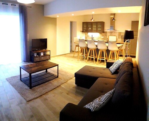air-conditioned villa with heated pool just for you!