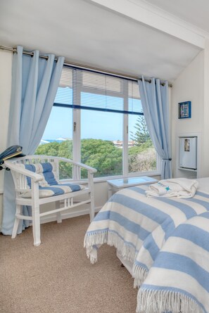 Standard Twin Room | Premium bedding, minibar, in-room safe, laptop workspace - Mermaid Guest House (Struisbaai)