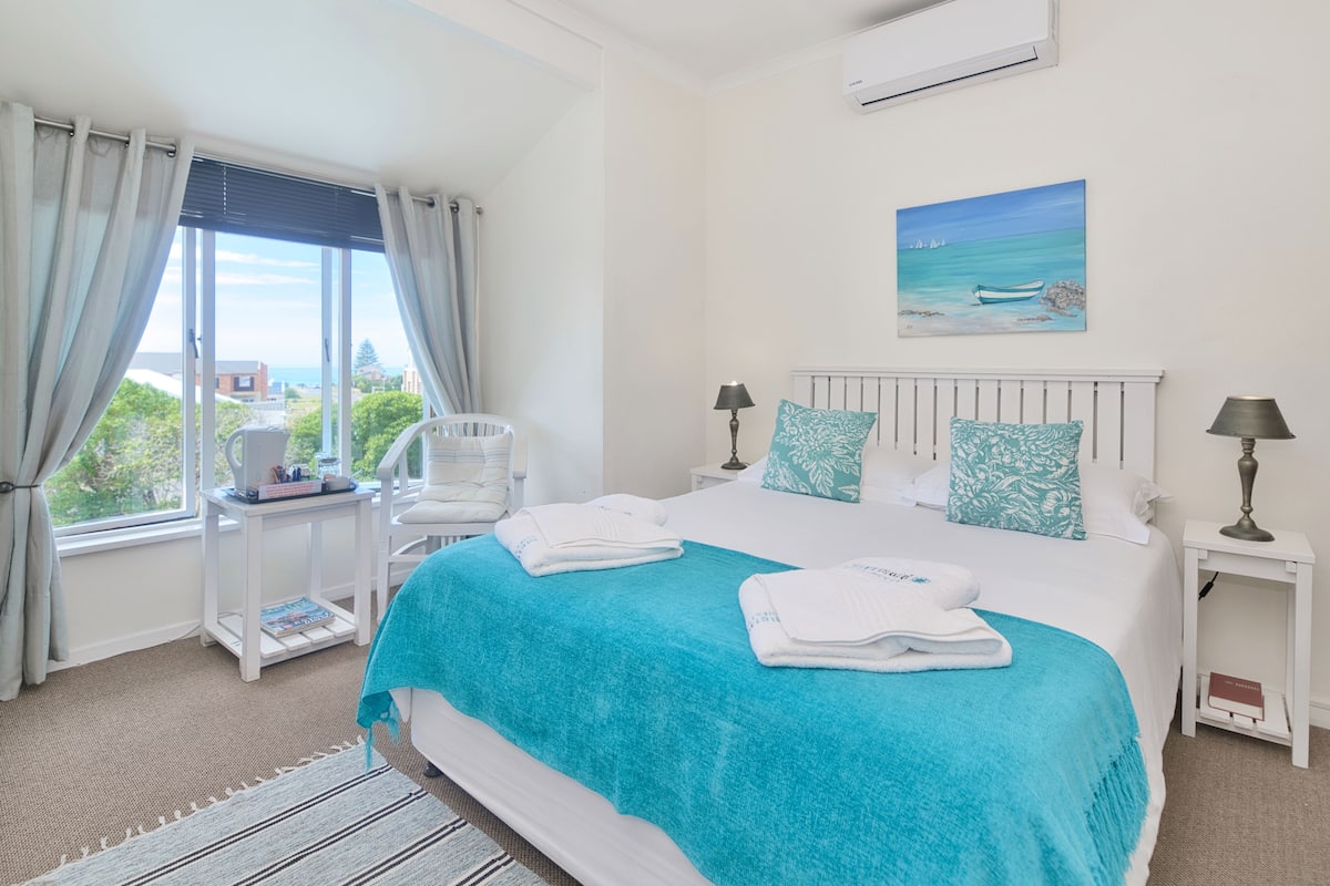 Economy tweepersoonskamer | 3 slaapkamers, luxe beddengoed, een minibar, een kluis op de kamer