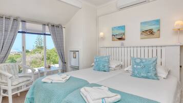 Standard Twin Room | Premium bedding, minibar, in-room safe, laptop workspace