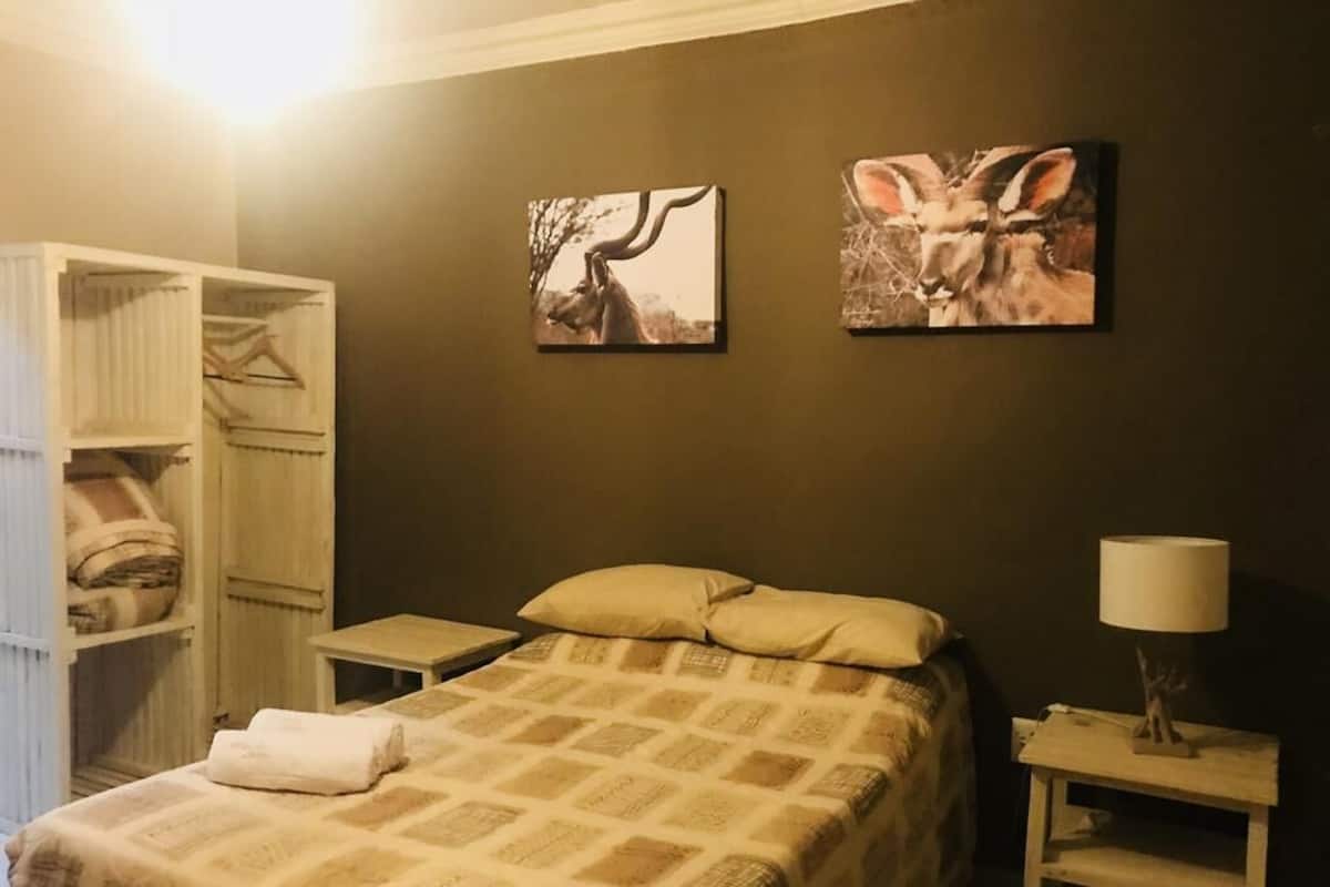 In-room safe, WiFi (free)