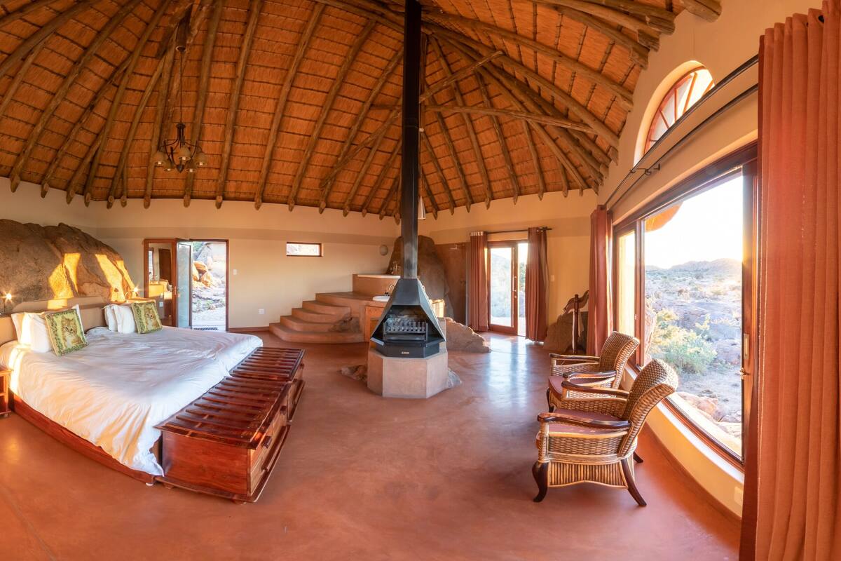 Luxury Villa, 2 Bedrooms | Individually decorated, individually furnished, bed sheets