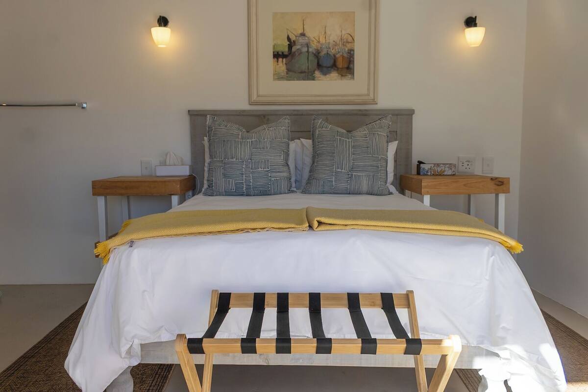 Double Room, 1 Double Bed, Mountain View | Minibar, free WiFi, individually decorated, individually furnished