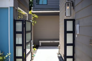 Exterior detail - 4536 Costa De Oro - Waterfront Wonderland (Oxnard)