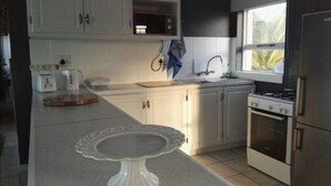 Appartamento Standard, 2 camere da letto | Cucina privata | Frigorifero con congelatore, microonde, piano cottura