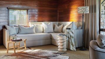 Family Quadruple Room | Living area