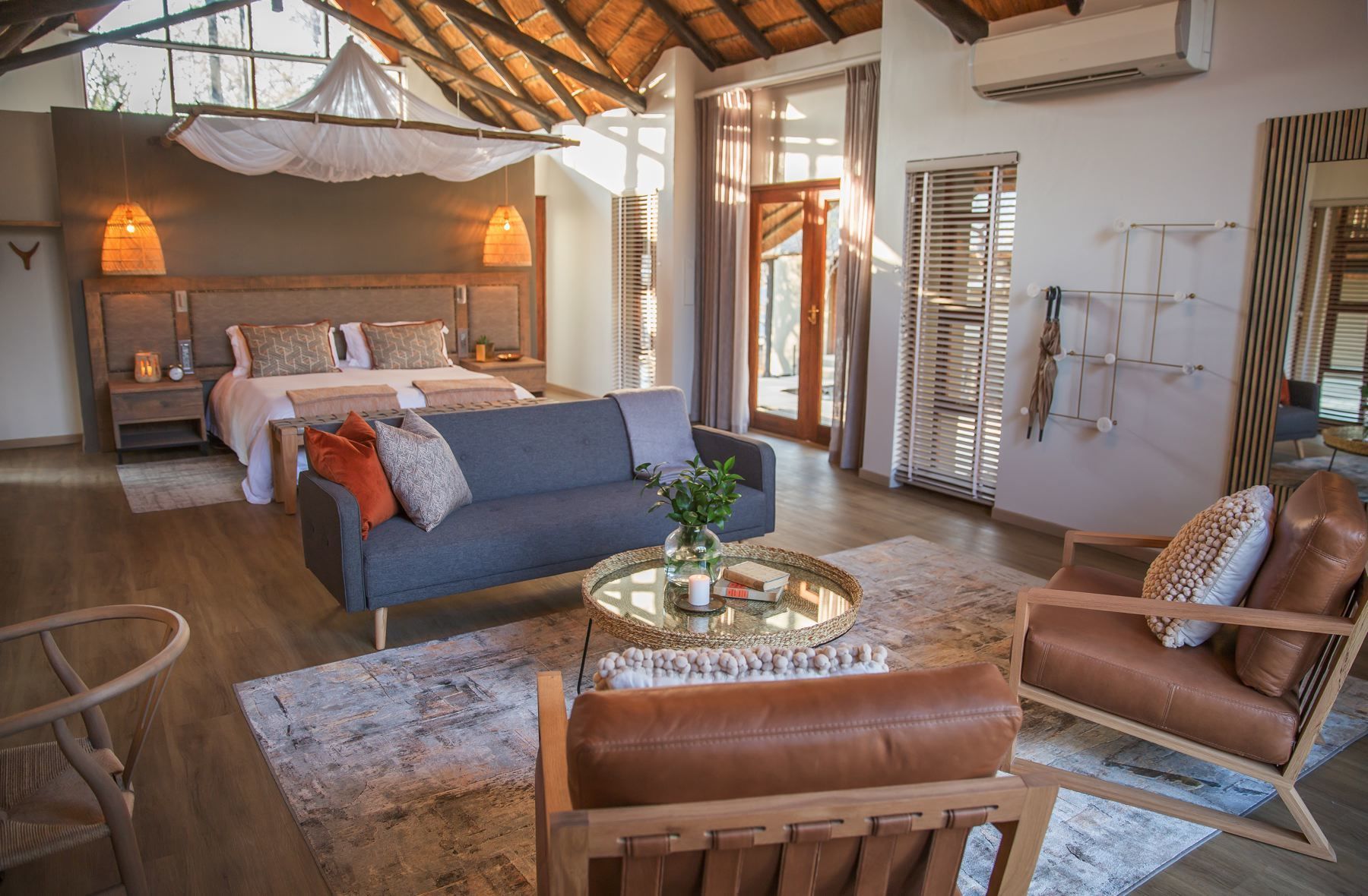 5 bedrooms, Egyptian cotton sheets, premium bedding, minibar