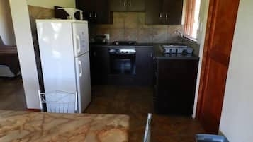 The Nest (1) | Private kitchen | Full-size fridge, microwave, oven, stovetop